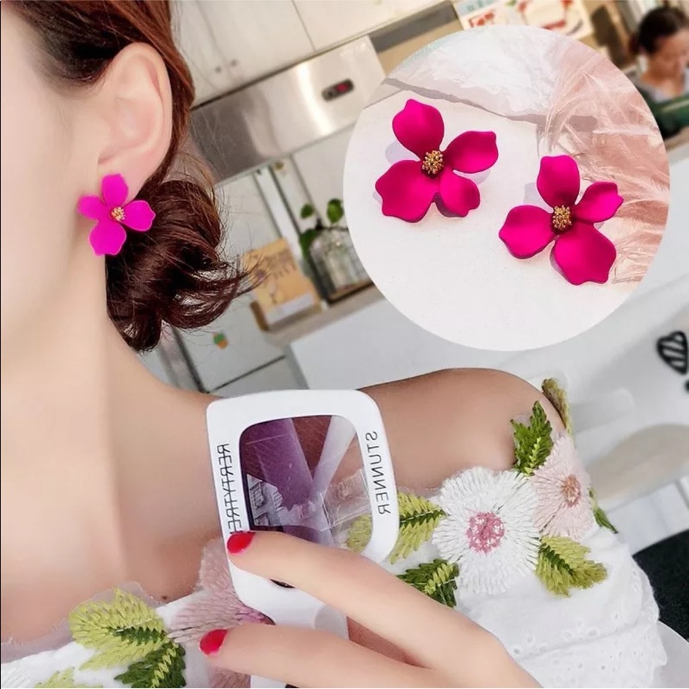 🎉HP🎉 🌺Flower🌺 Stud Earrings 🌸 - Picture 6 of 6